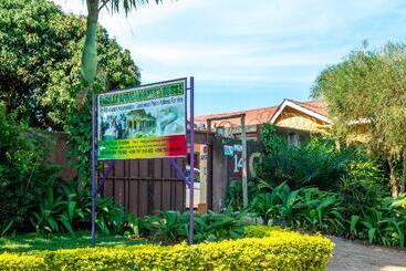 هتل Gorilla African Guest House