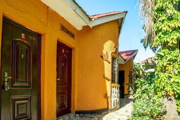 هتل Gorilla African Guest House