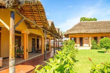 هتل Gorilla African Guest House