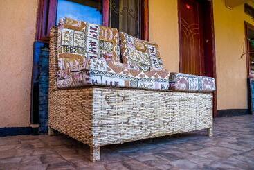 هتل Gorilla African Guest House
