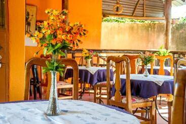هتل Gorilla African Guest House