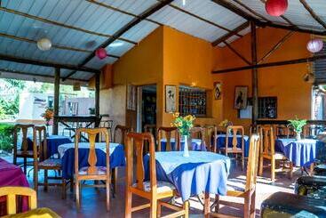 هتل Gorilla African Guest House