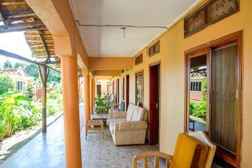 هتل Gorilla African Guest House
