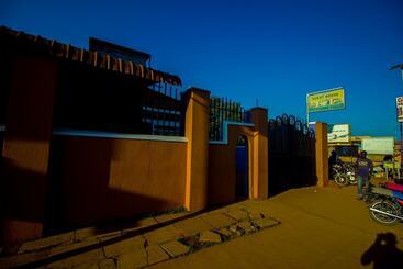 هتل Gorilla African Guest House