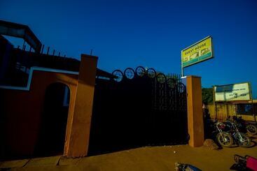 هتل Gorilla African Guest House