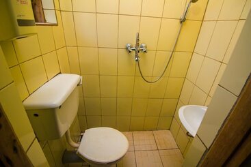 هتل Gorilla African Guest House
