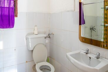 هتل Gorilla African Guest House