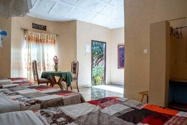 هتل Gorilla African Guest House