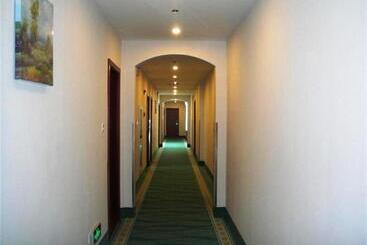 هتل Greentree Inn Shanghai Jiading The South Of F1 Circuit Fangtai Hardware Market Express