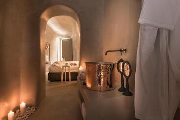هتل Mythical Blue Luxury Suites