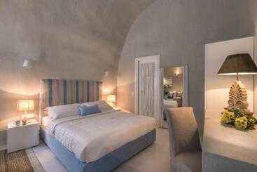 هتل Mythical Blue Luxury Suites