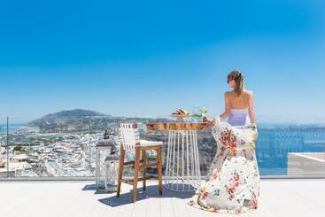 هتل Mythical Blue Luxury Suites