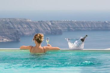 هتل Mythical Blue Luxury Suites