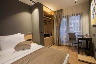 هتل Solun S Riverside Rooms