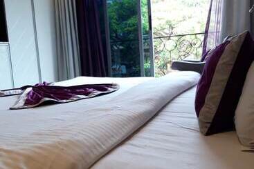 هتل The Flora Grand