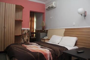هتل Vicmike Villa