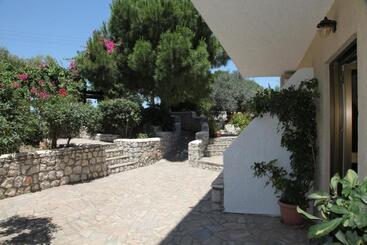 هتل Voula Studios