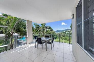 هتل Airlie Summit Apartments