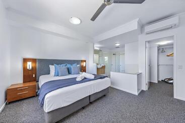 هتل Airlie Summit Apartments