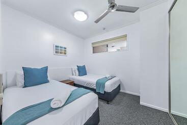 هتل Airlie Summit Apartments