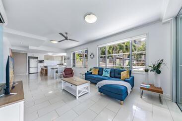 هتل Airlie Summit Apartments