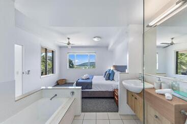 هتل Airlie Summit Apartments