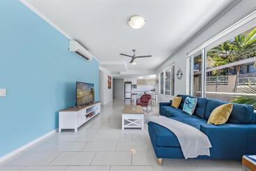 هتل Airlie Summit Apartments
