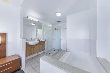 هتل Airlie Summit Apartments