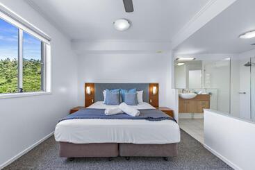 هتل Airlie Summit Apartments