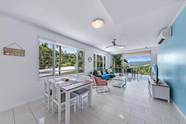 هتل Airlie Summit Apartments