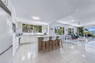 هتل Airlie Summit Apartments