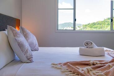 هتل Airlie Summit Apartments
