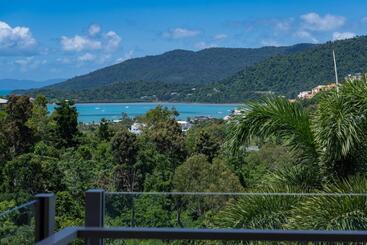 هتل Airlie Summit Apartments