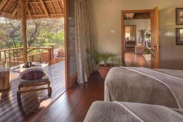 هتل Finch Hatton's Camp