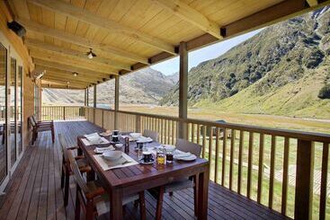 هتل Minaret Station Alpine Lodge