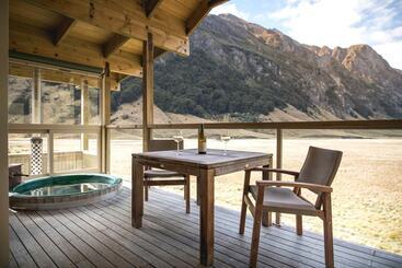 هتل Minaret Station Alpine Lodge