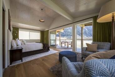 هتل Minaret Station Alpine Lodge