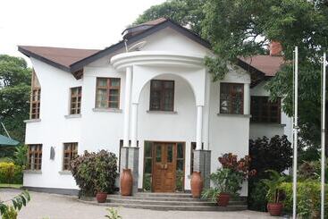 هتل Ngurdoto Mountain Lodge