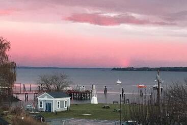 هتل Trade Winds On The Bay