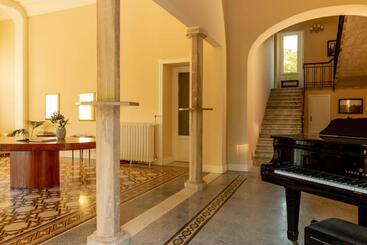 هتل Villa Moris