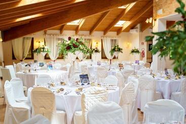 هتل Villa Moris