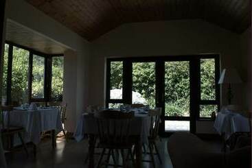 Old Orchard Lodge Bed And Breakfast