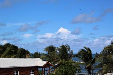 هتل Barefoot Caye Caulker