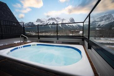 هتل Basecamp Resorts Canmore