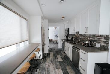 هتل Basecamp Resorts Canmore