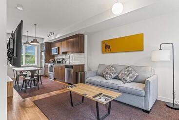 هتل Basecamp Resorts Canmore