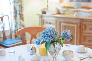 فندق Carriage House Inn