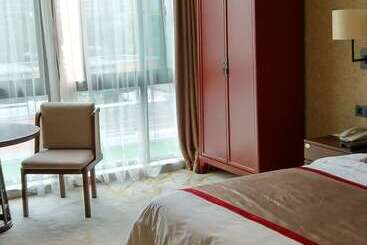 هتل Chengdu E
