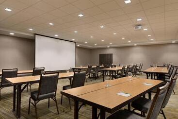هتل Courtyard By Marriott St Paul Woodbury