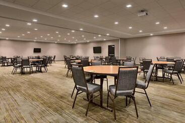 هتل Courtyard By Marriott St Paul Woodbury